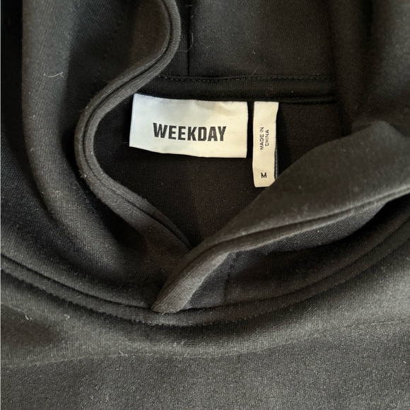 NWOT Weekday Sweatshirt - Picture 3 of 5